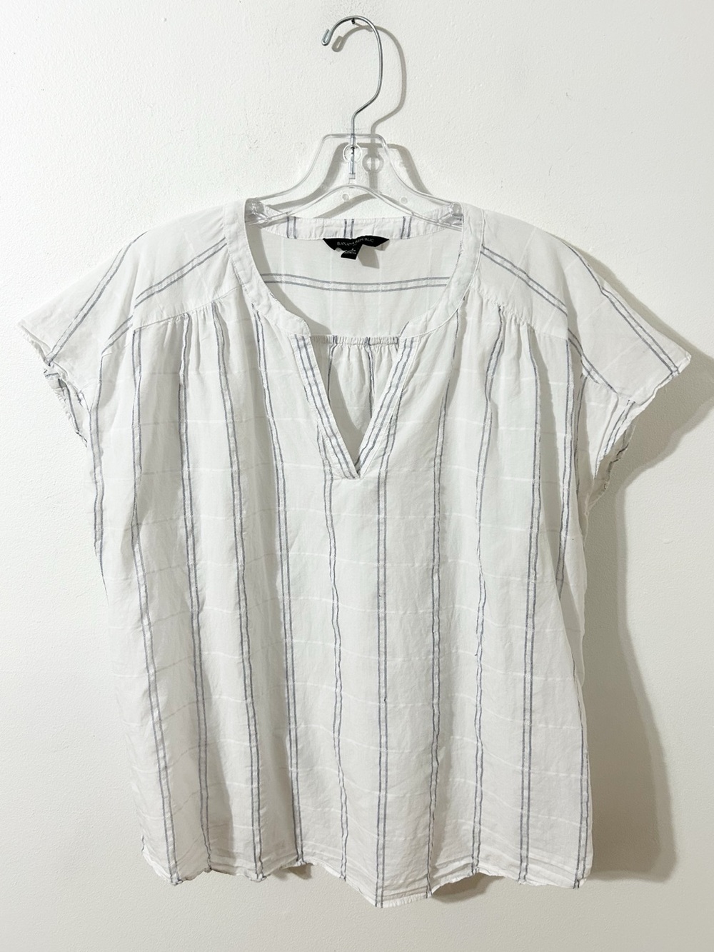 Banana Republic Factory Striped Short Sleeve V-Neck Blouse White & Grey Stripes